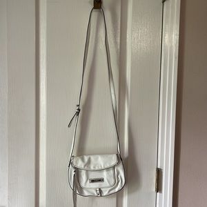 D16 Nine West white purse